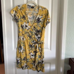 Hurley Brand Dress
Color:Yellow, Size Medium